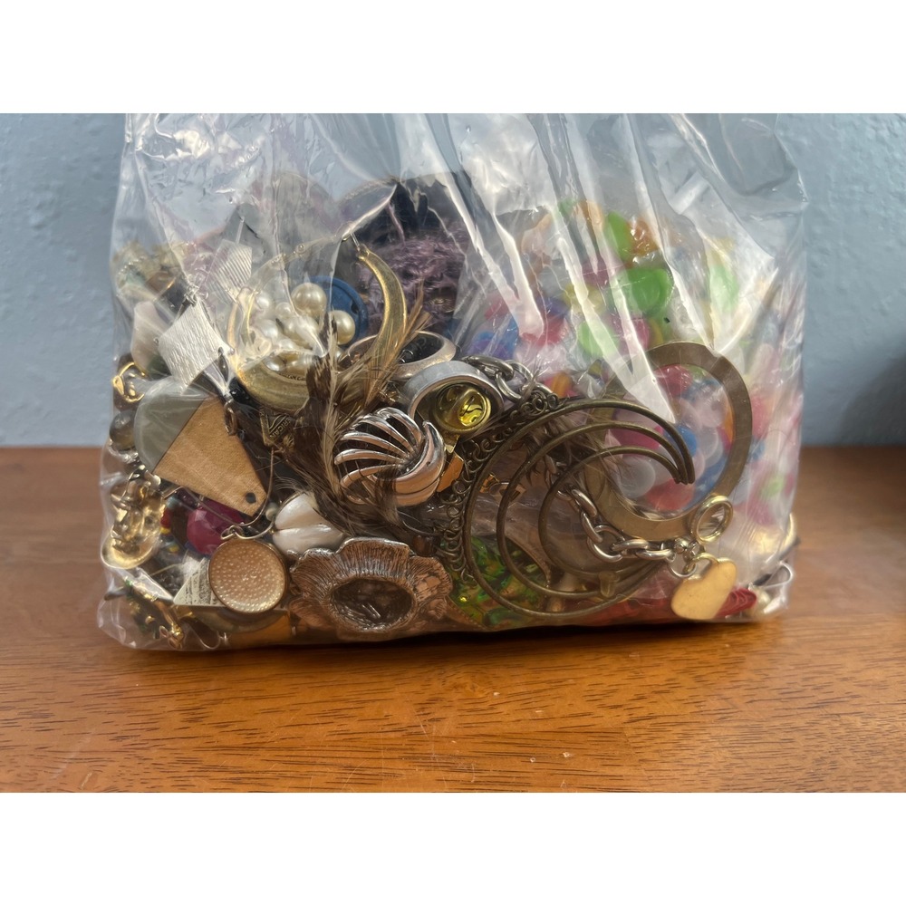 4.2lb Bulk Costume Jewelry Lot Crafting Repair Wearable Vintage Modern - Picture 5 of 6